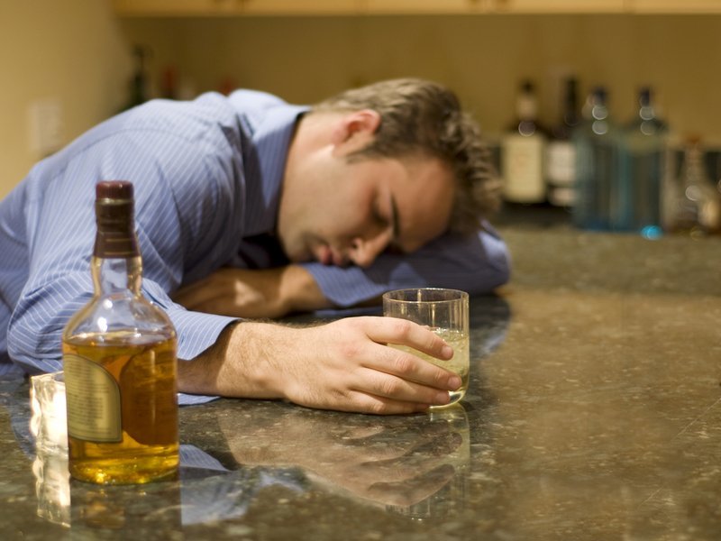 Почему алкоголик не способен пить как все?