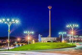 Мурманск вечером Стела Мурманск