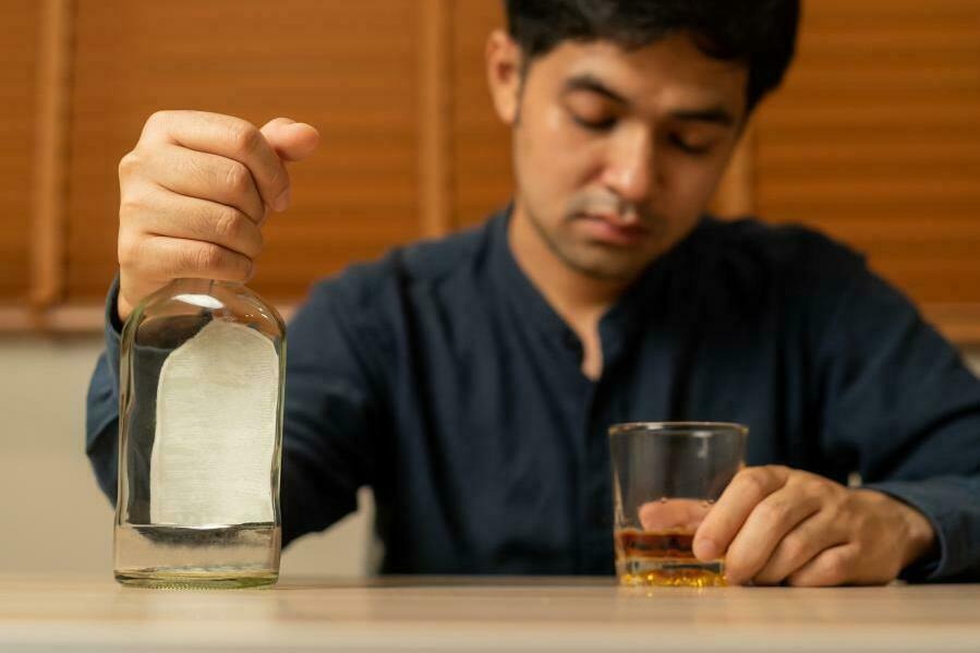 Чем опасен алкоголизм — симптомы и стадии развития