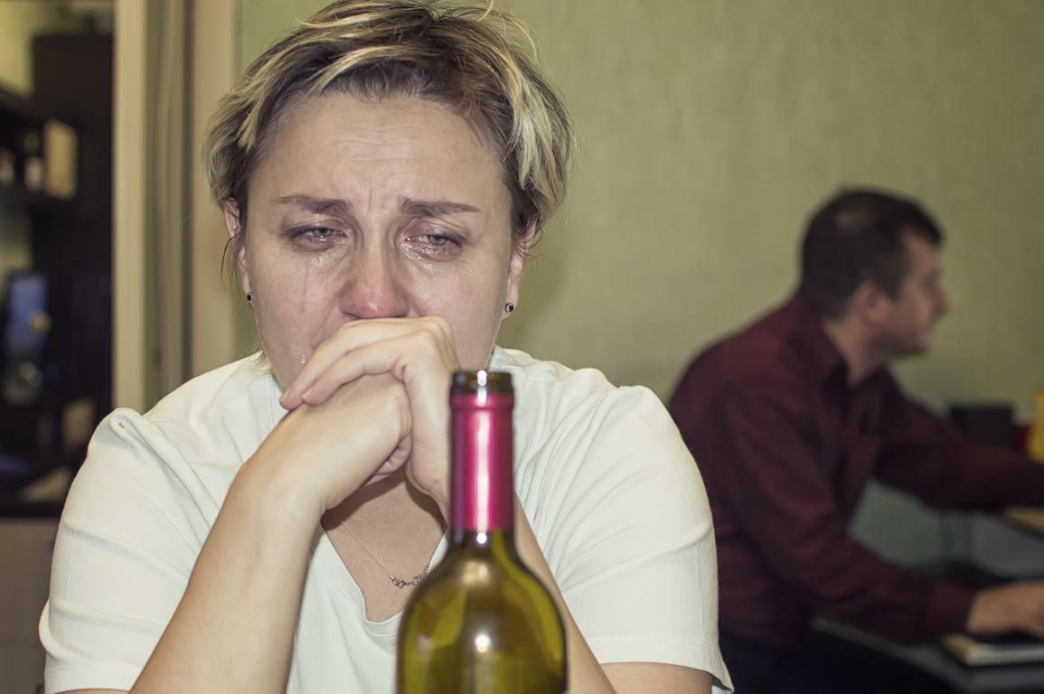 Женский алкоголизм: симптомы и признаки
